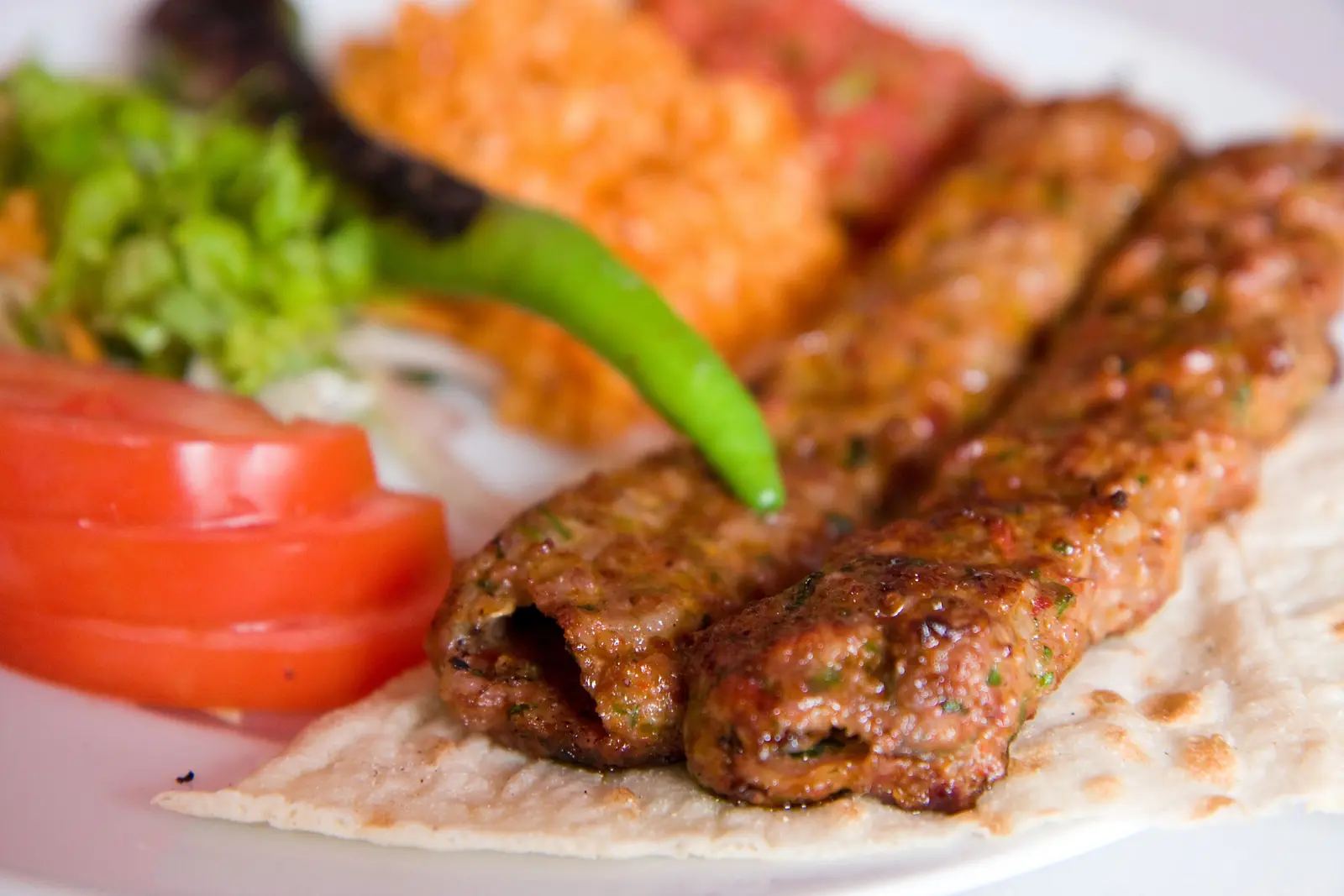 Adana kebabı, sıkma, bici bici ve yöresel köy kahvaltıları.