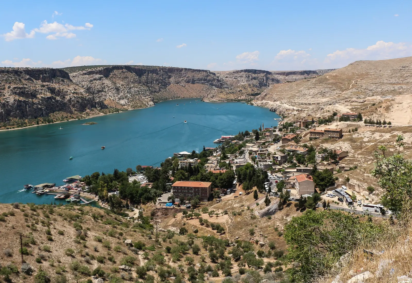 Halfeti’de Fırat suları içindeki batık minare